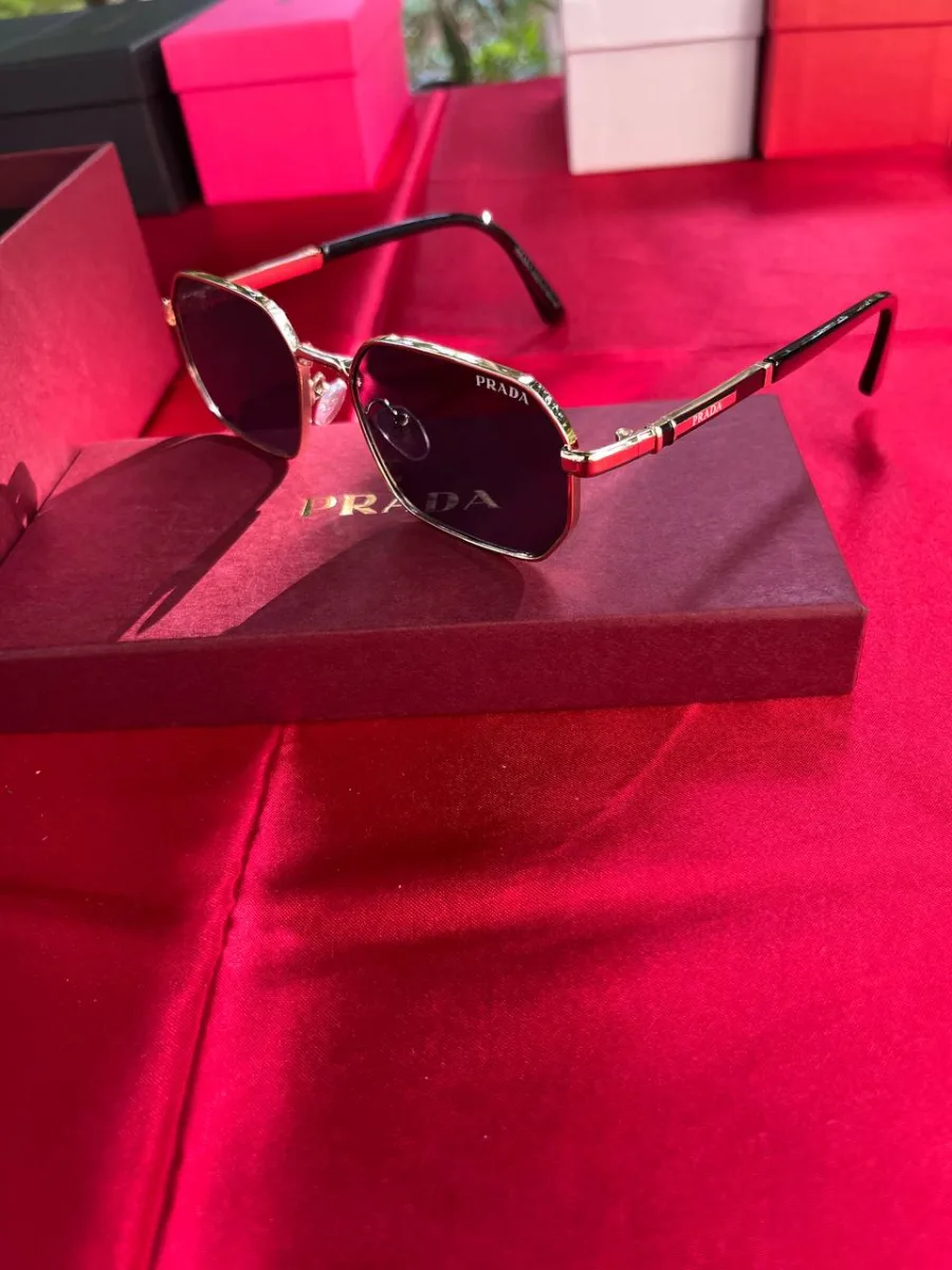 prada kadin gozlugu